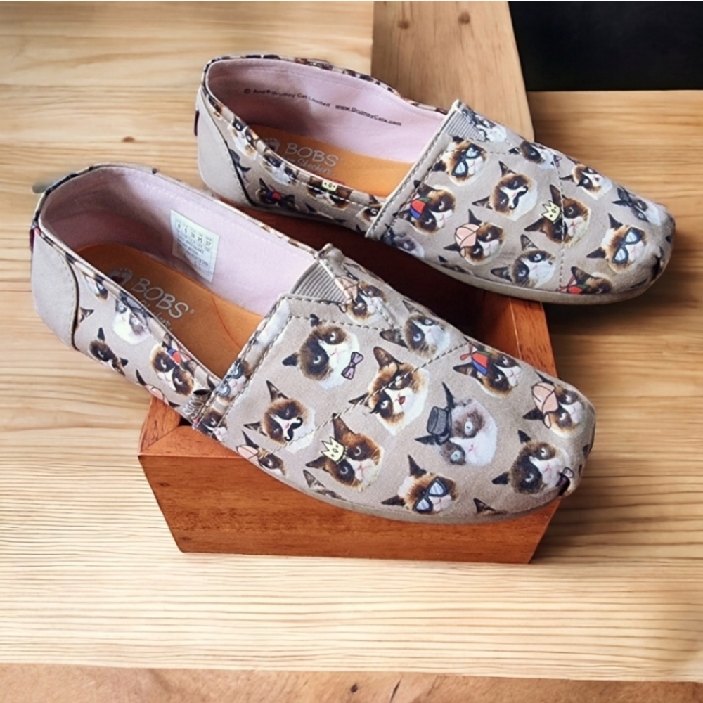 Skechers BOBS Grumpy Cat  Slip-On Sneakers